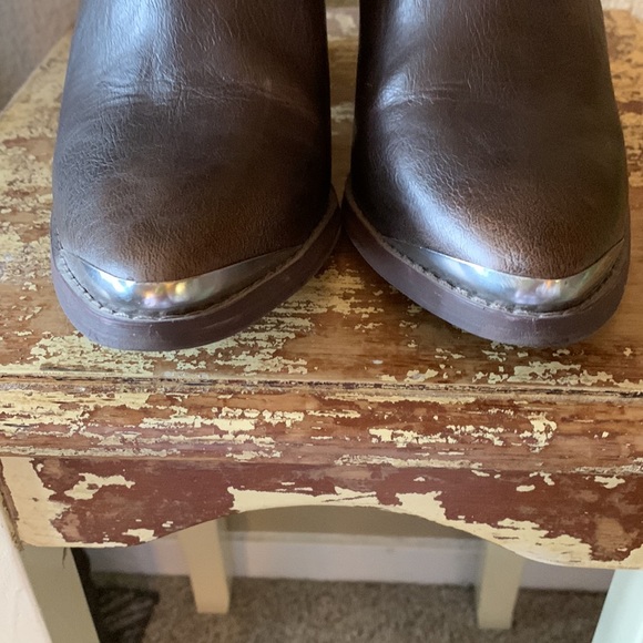 Distressed leather bootie - Picture 4 of 6